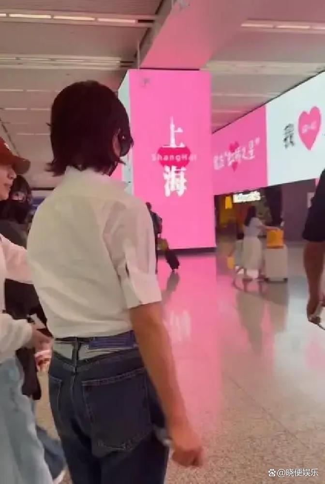 衣品 女明星_万茜简单穿搭高级感_万茜机场穿搭