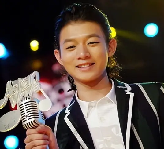 霍尊复出近况_霍尊感情丑闻影响_年底黑料明星扎堆复出,